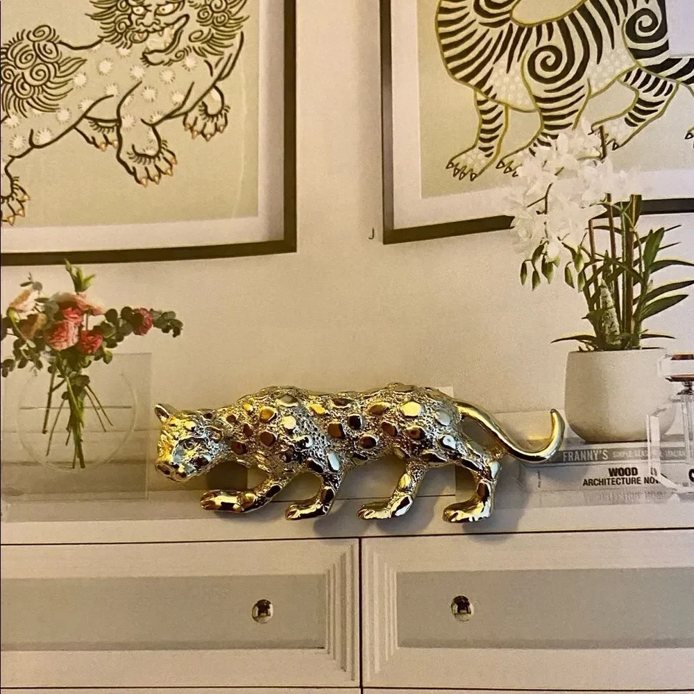𝅺GERRY’S signed gold tone leopard brooch